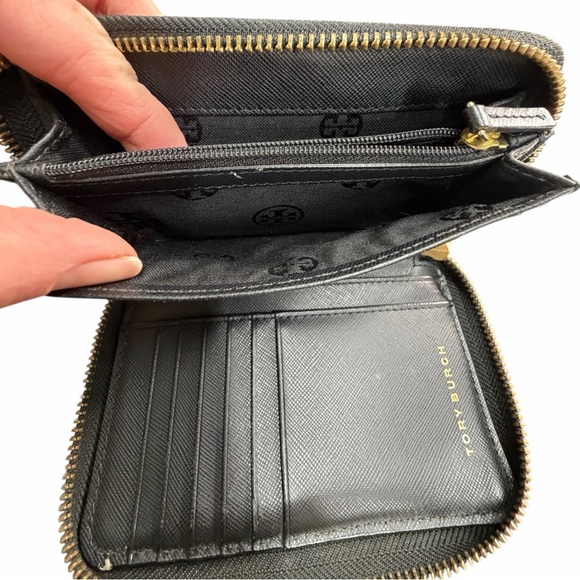 Tory Burch Black Quilted Full Zipper Wristlet